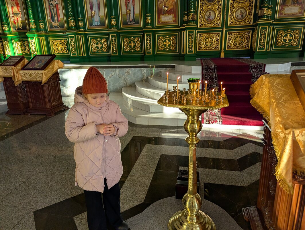 В храме - Андрей Хлопонин В храме - Андрей Хлопонин