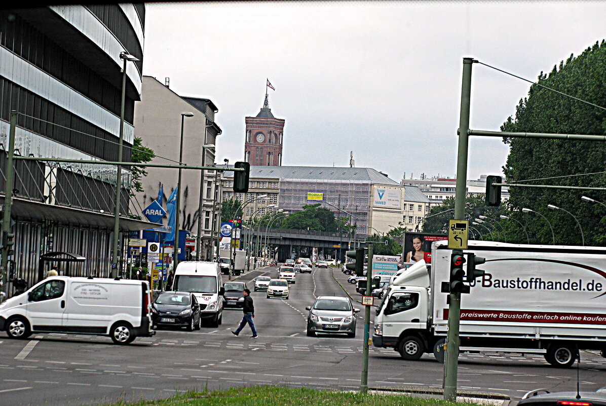 На улицах Берлина. - Владимир Драгунский