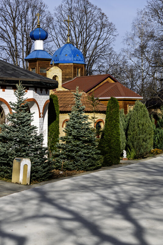 На территории Свято-Михайловского мужского монастыря в Адыгее - Игорь Сикорский На территории Свято-Михайловского мужского монастыря в Адыгее - Игорь Сикорский