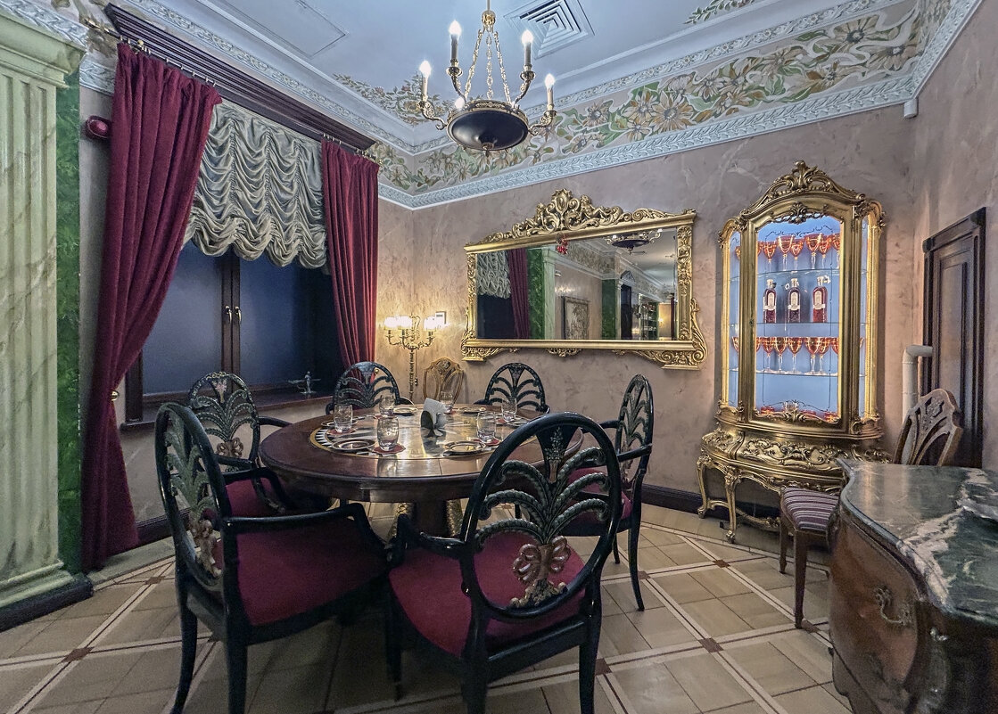 В ресторане - Дмитрий Иванов