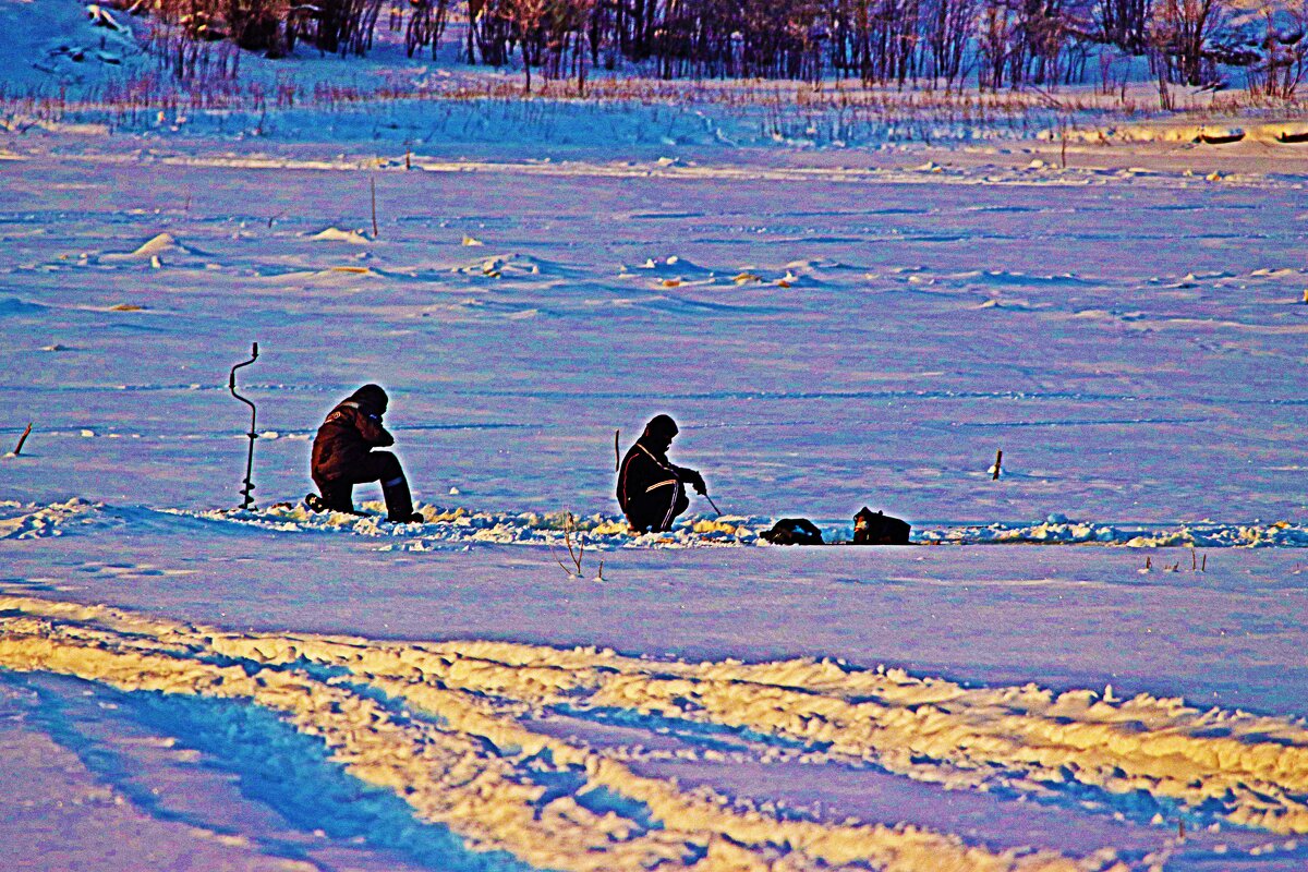 С утра пораньше на речной лед, за щуками! - Владимир 