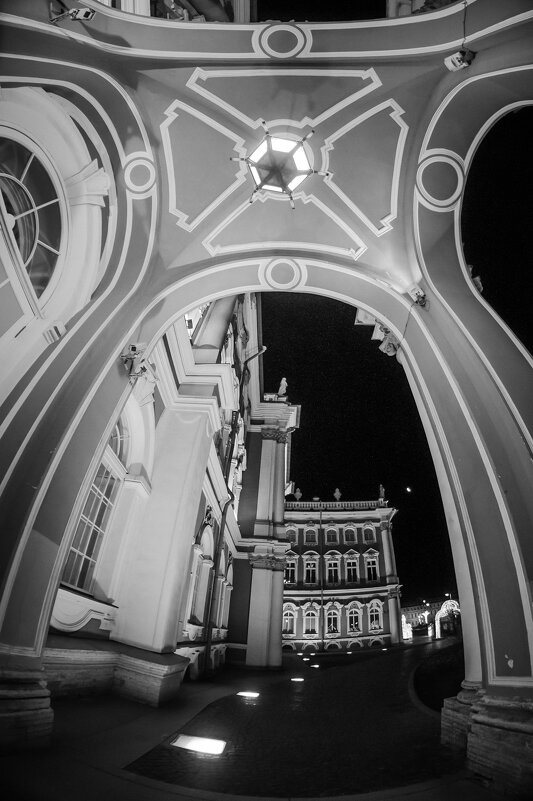 У Зимнего - Олег Загорулько