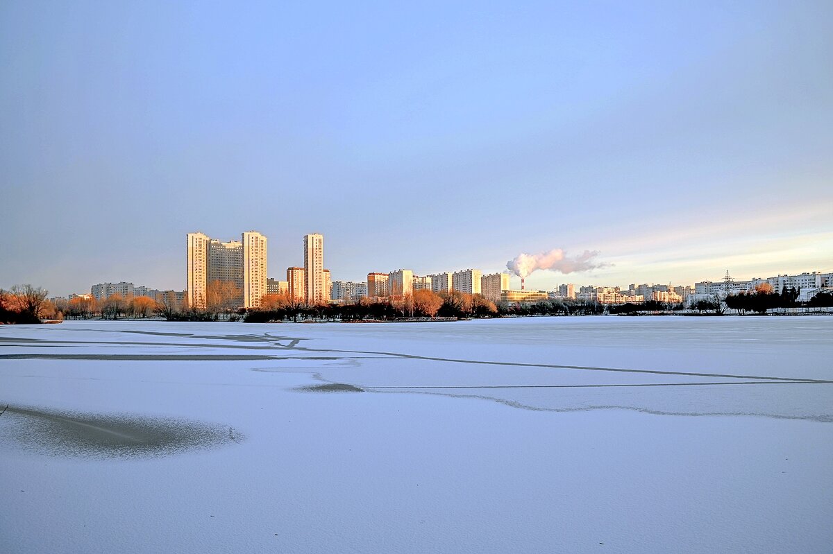 Городской пруд замёрз - Валерий Иванович
