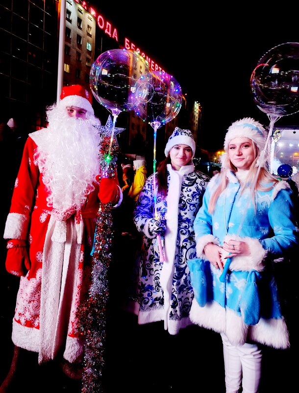 С двумя внучками... - Vladimir Semenchukov