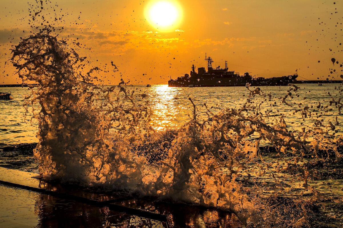 Брызги волны. - Сергей Воротников