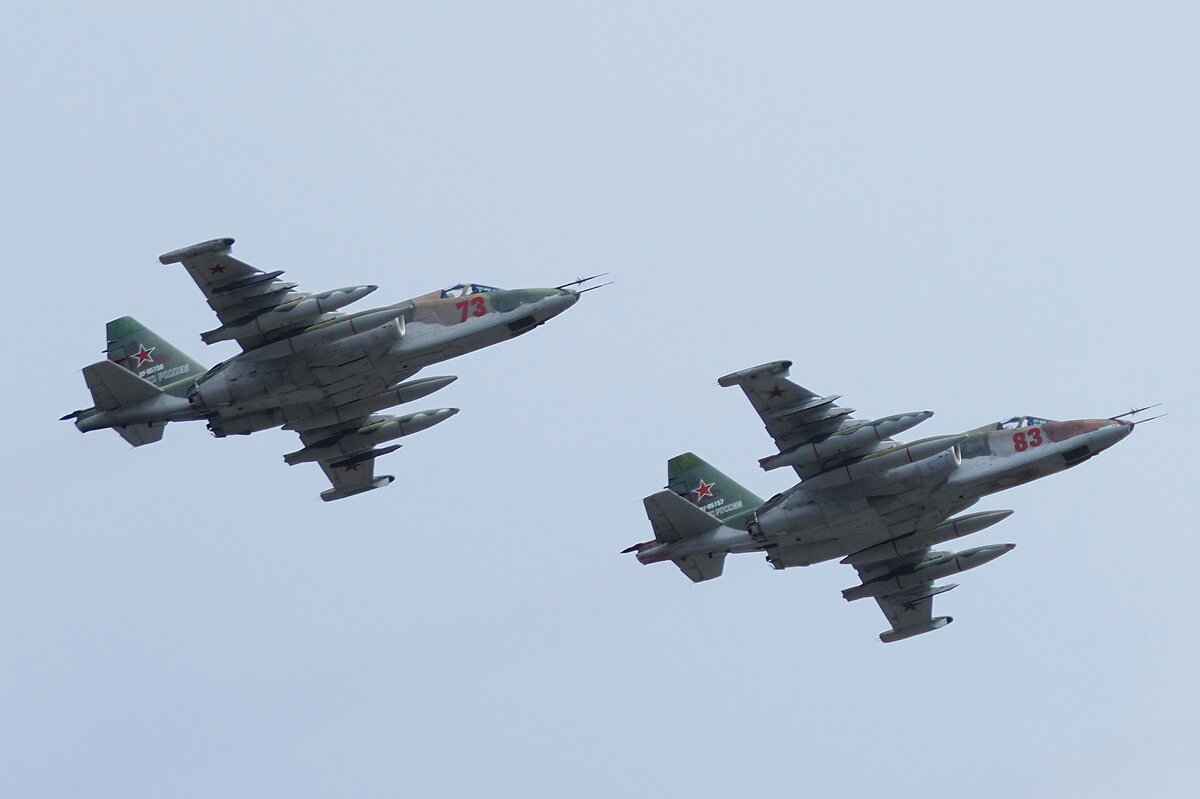 СУ-25 в небе Москвы. - Евгений Седов