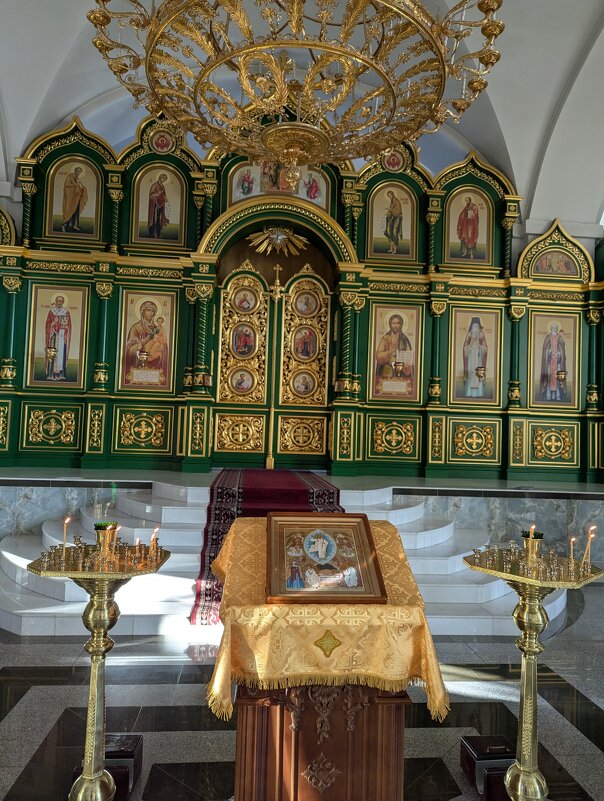 В храме Святой Троицы - Андрей Хлопонин В храме Святой Троицы - Андрей Хлопонин