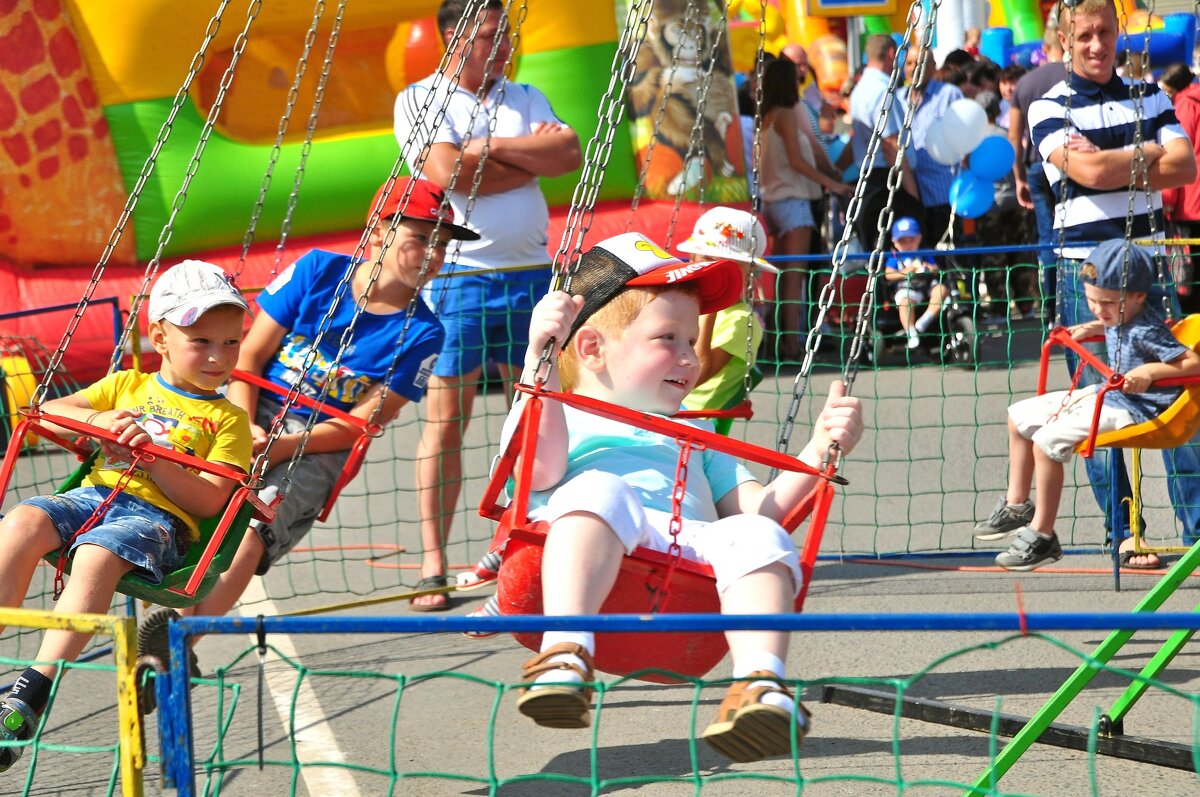 В парке - Владимир Зыбин В парке - Владимир Зыбин