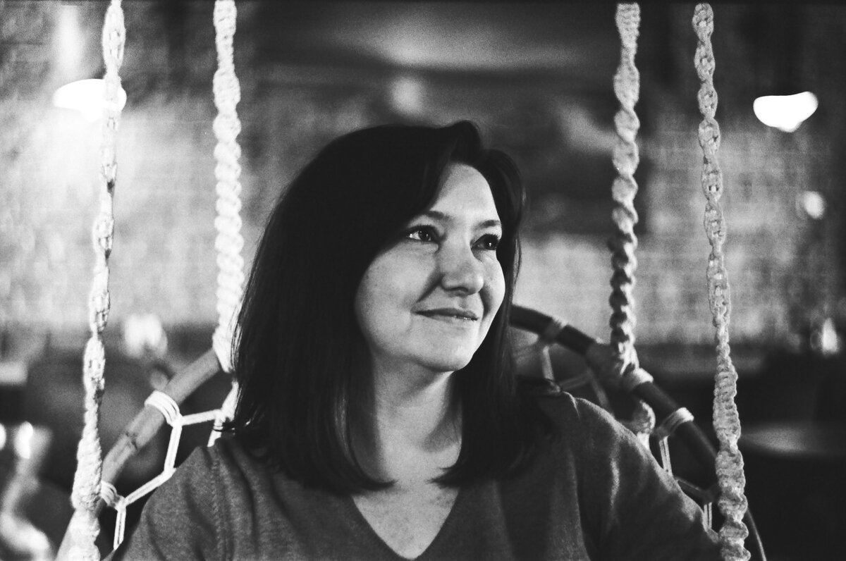 На качелях в кафе.... - Руслан На качелях в кафе.... - Руслан