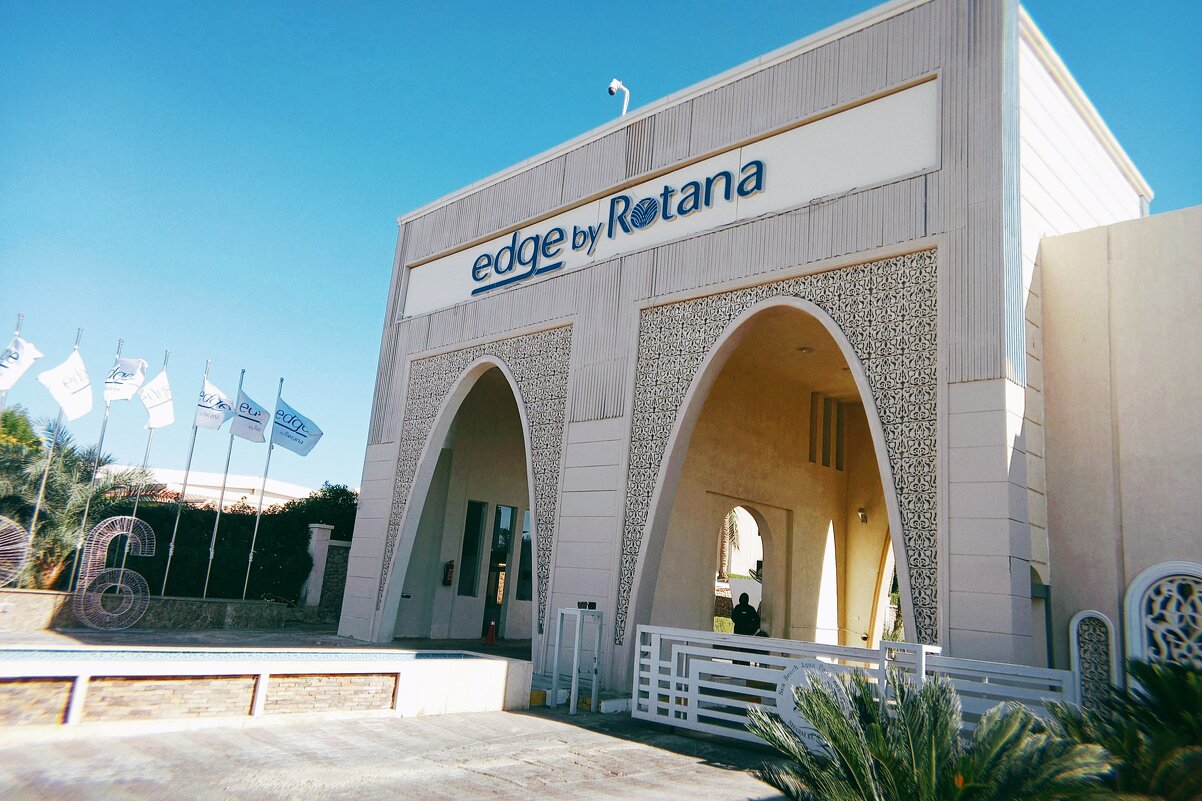 Врата в мир отеля:SEA BEACH - Игорь Солдаткин