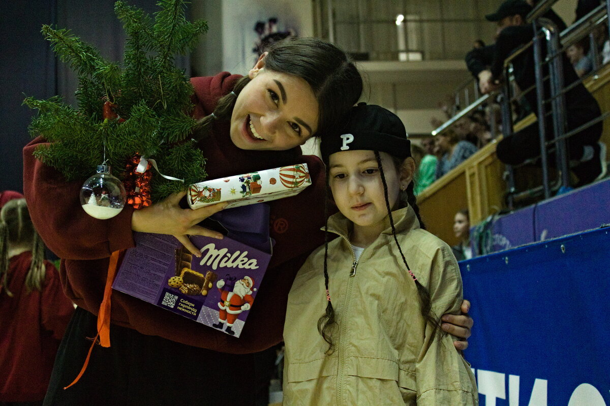 когда подарков много, но не тебе( - Артём 