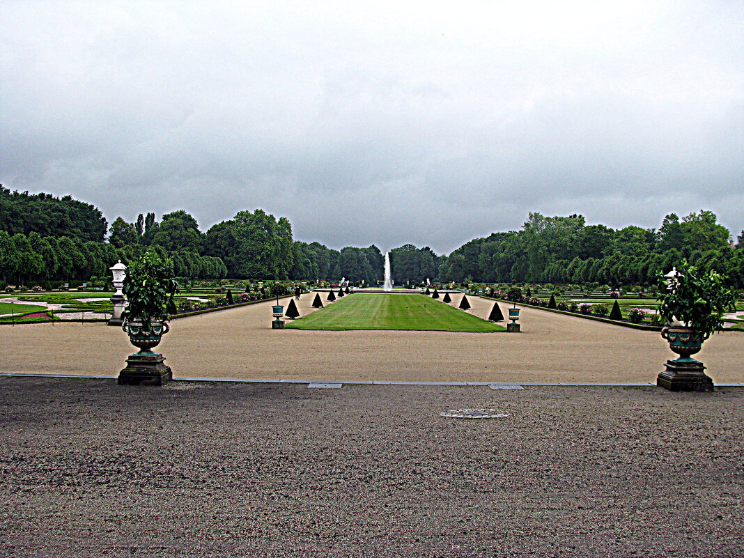 Территория дворца Шарлоттенбург. - Владимир Драгунский