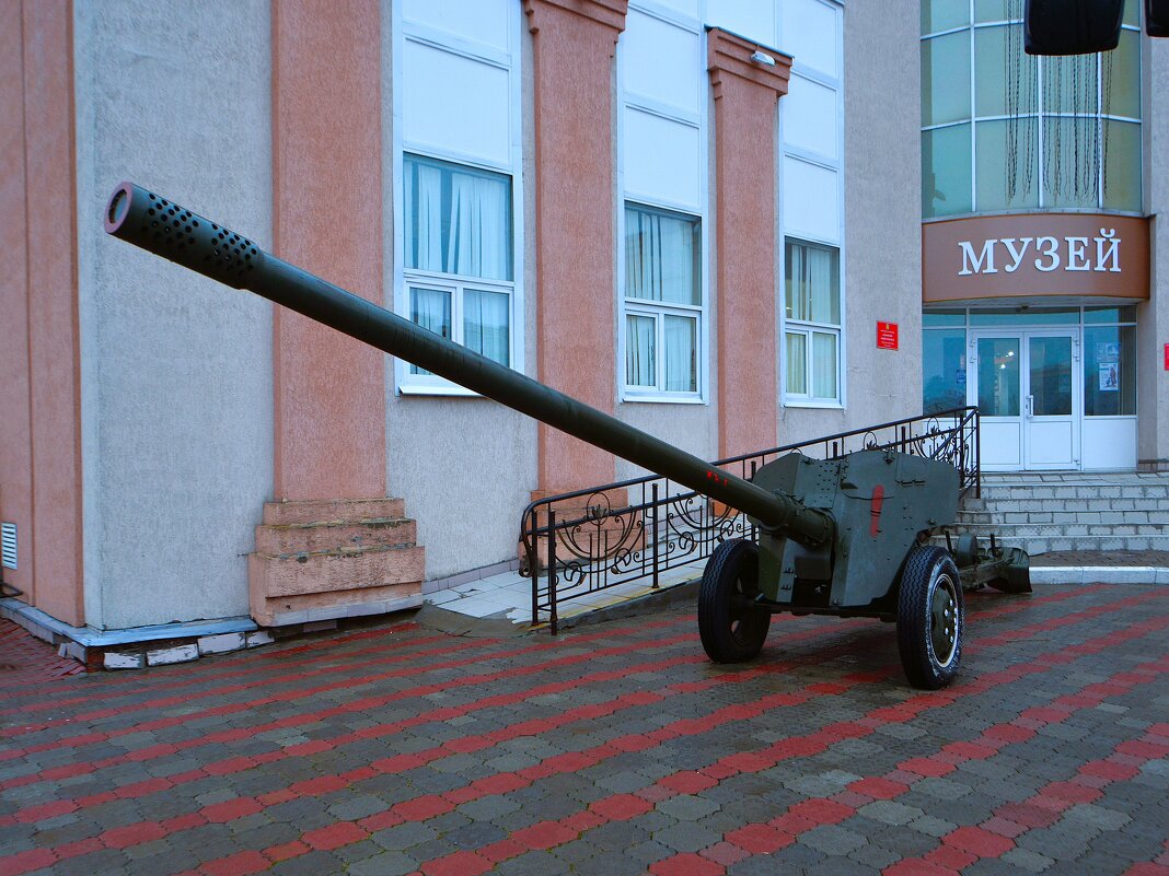 Новочебоксарск. Противотанковая 100-мм пушка МТ - 12. - Пётр Чернега