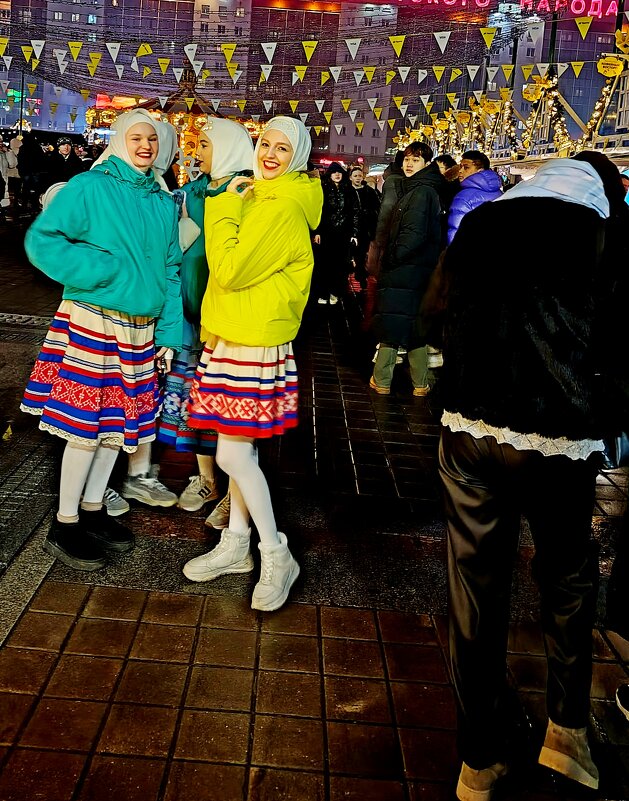 О девчонках, что стоят в сторонке... - Vladimir Semenchukov