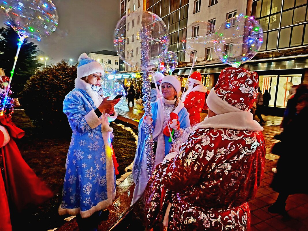 Общение с сестрами-снегурочками... - Vladimir Semenchukov Общение с сестрами-снегурочками... - Vladimir Semenchukov