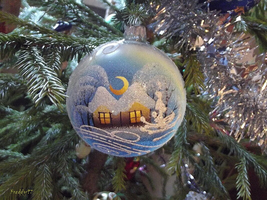 Шар на ёлке - Freddy 97