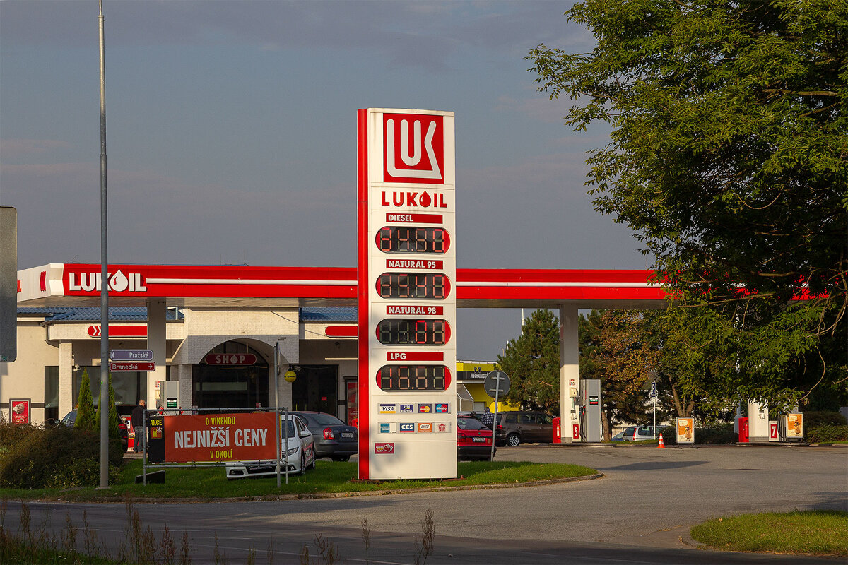 Заправка в Пардубицах.(2013 год.) - Андрей Дурапов