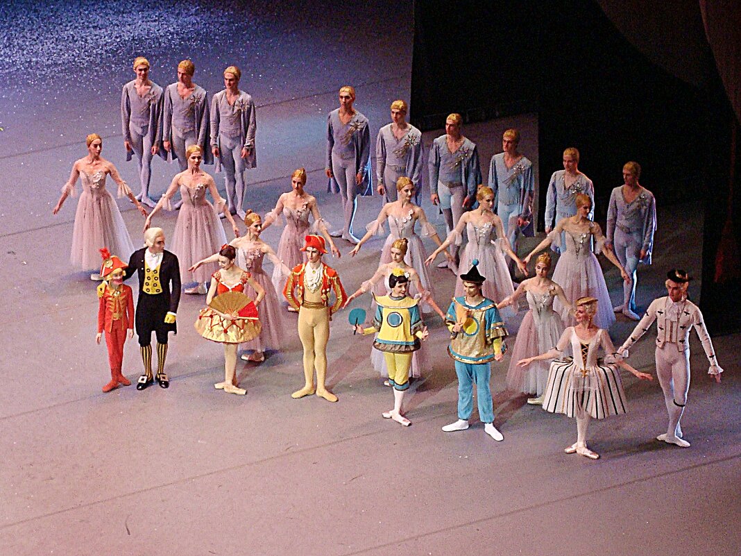 После спектакля - Лидия Бусурина