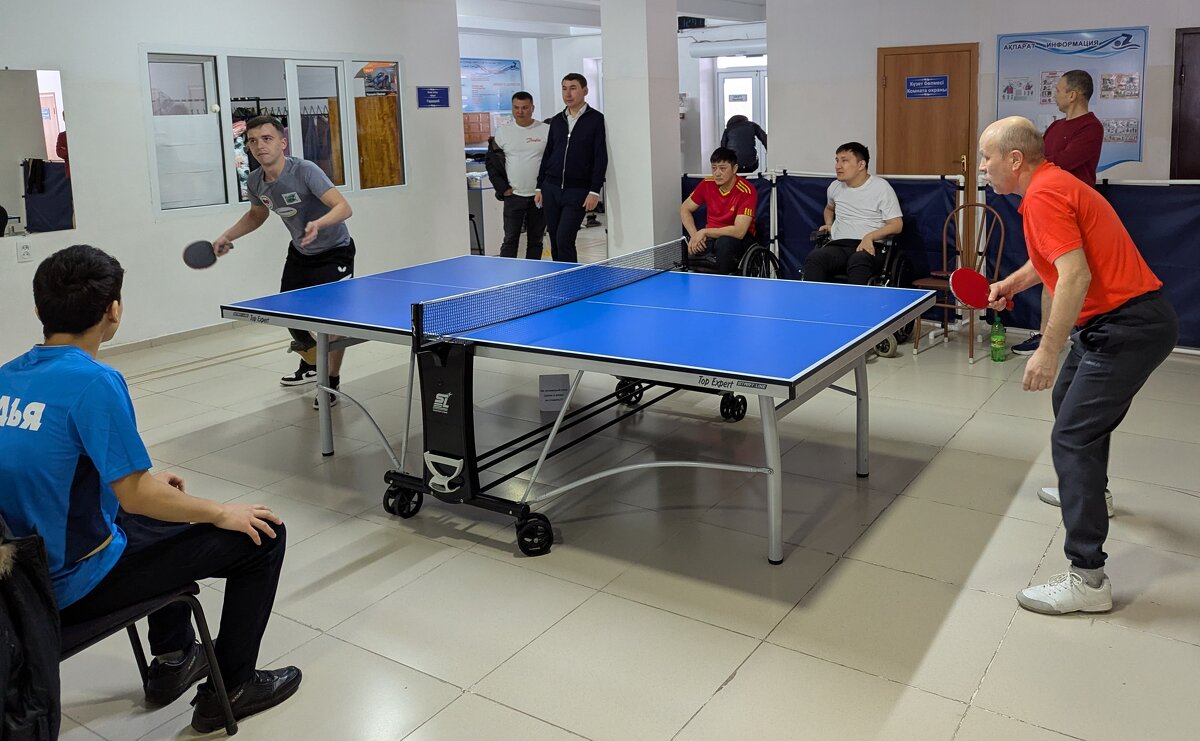 Играем в настольный теннис - Андрей Хлопонин