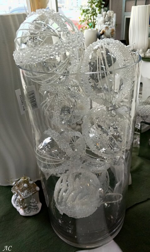 Новый год стучится в двери - Любовь Сахарова