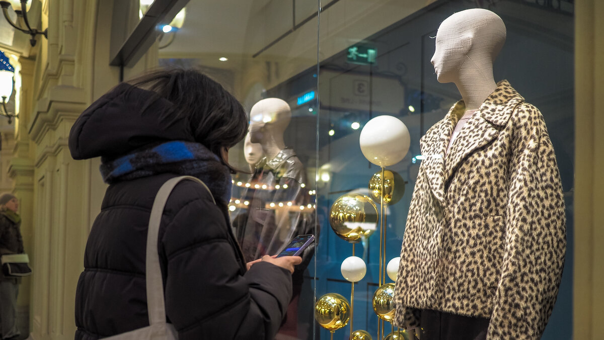 Зарисовка из ГУМа - юрий поляков