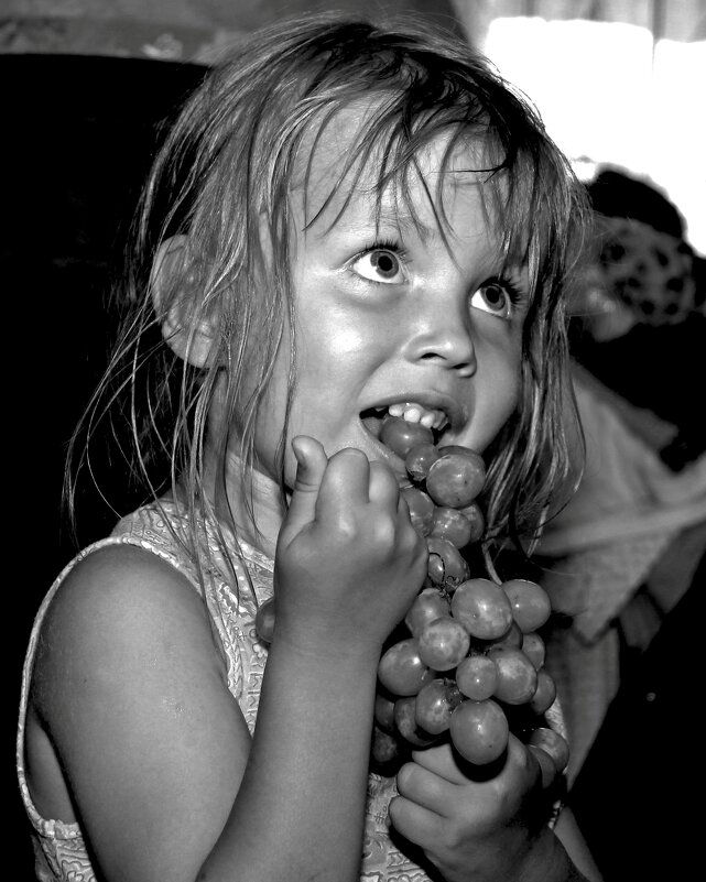 Девочка с виноградом - Андрей 