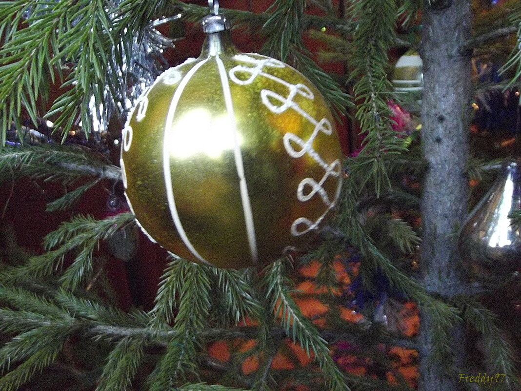 На новогодней ёлочке - Freddy 97