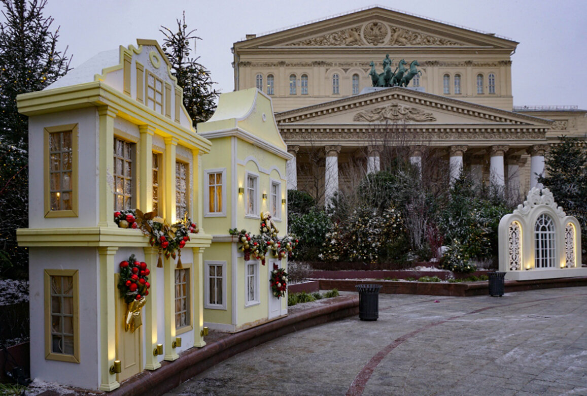 Театральная площадь - Ольга 