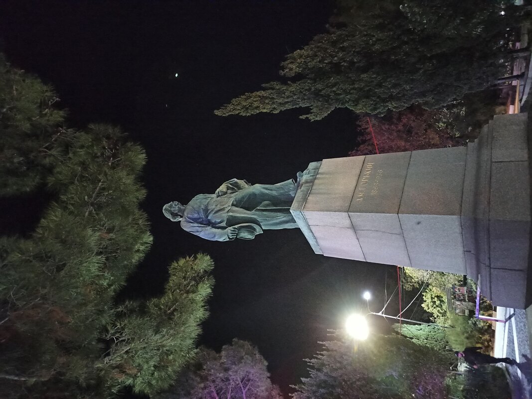 Горький в Ялте. - Галина Горький в Ялте. - Галина