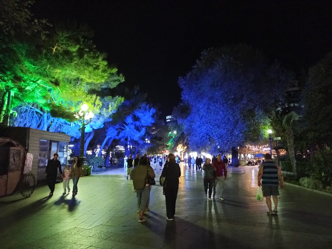 Вечерняя прогулка по Ялте. - Галина 