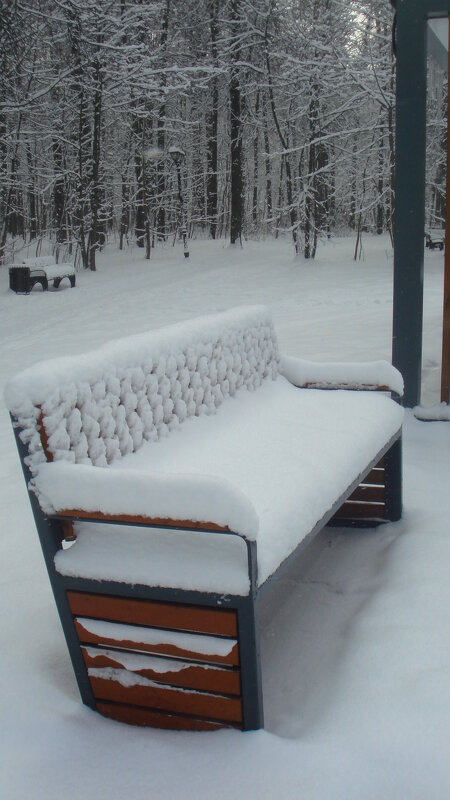 Принарядилась скамеечка и ждет. - Галина 
