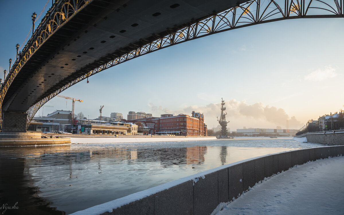 Патриарший мост - Nyusha . Патриарший мост - Nyusha .