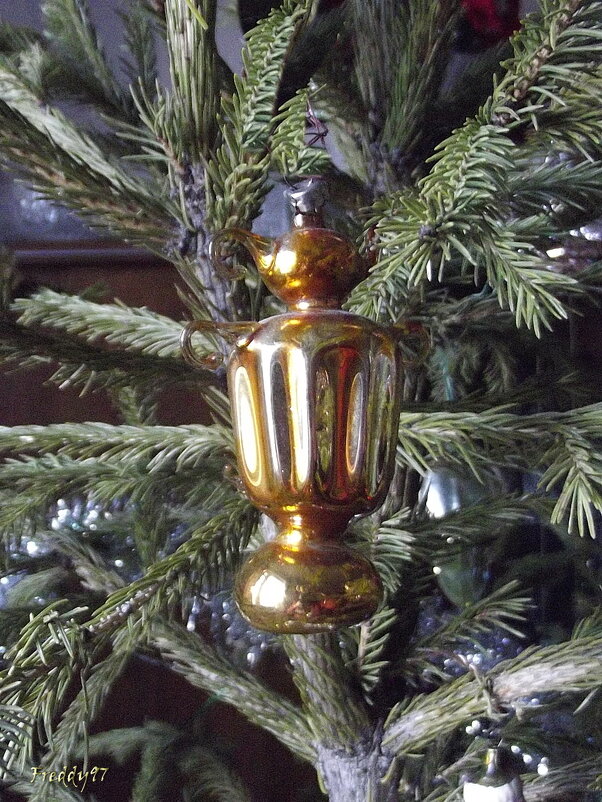 На новогодней ёлочке - Freddy 97