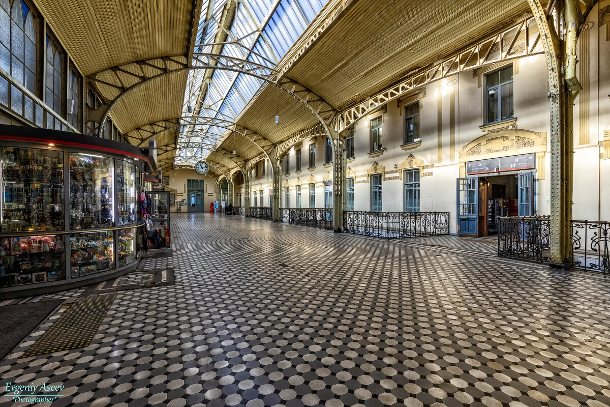 В интерьерах Витебского вокзала - Евгений В интерьерах Витебского вокзала - Евгений