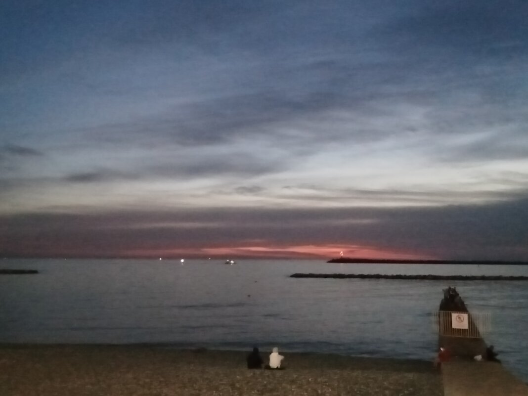 Провожающие  закат - Виктор 