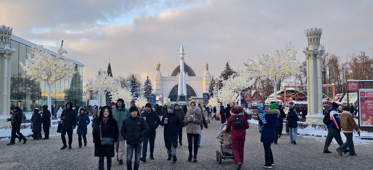 Павильон Космос на ВДНХ - <<< Наташа >>>