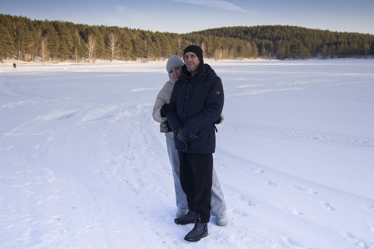 Родители наблюдают за сыновьями - Владимир Кириченко