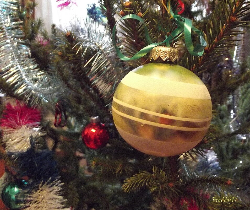 На новогодней ёлочке - Freddy 97 На новогодней ёлочке - Freddy 97