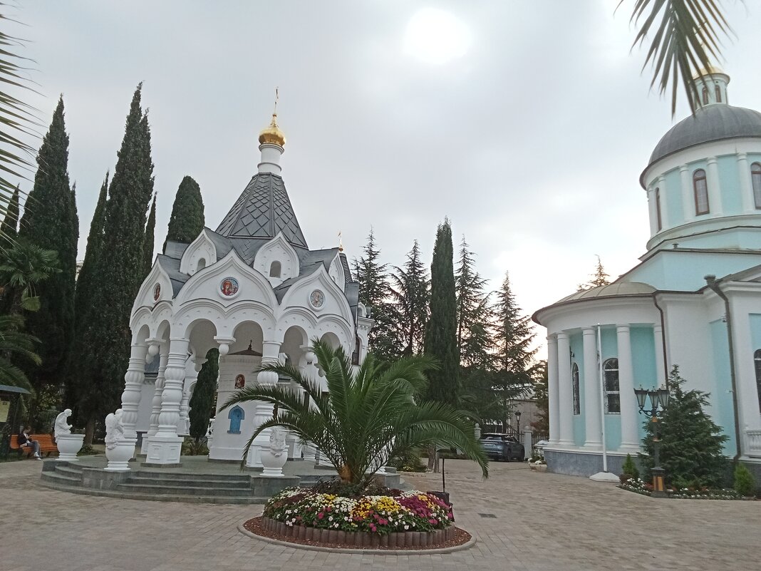 Территория храма архангела Михаила, покровителя Сочи - Виктор 