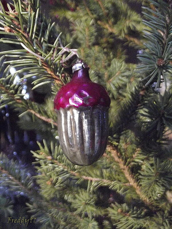 На новогодней ёлке - Freddy 97