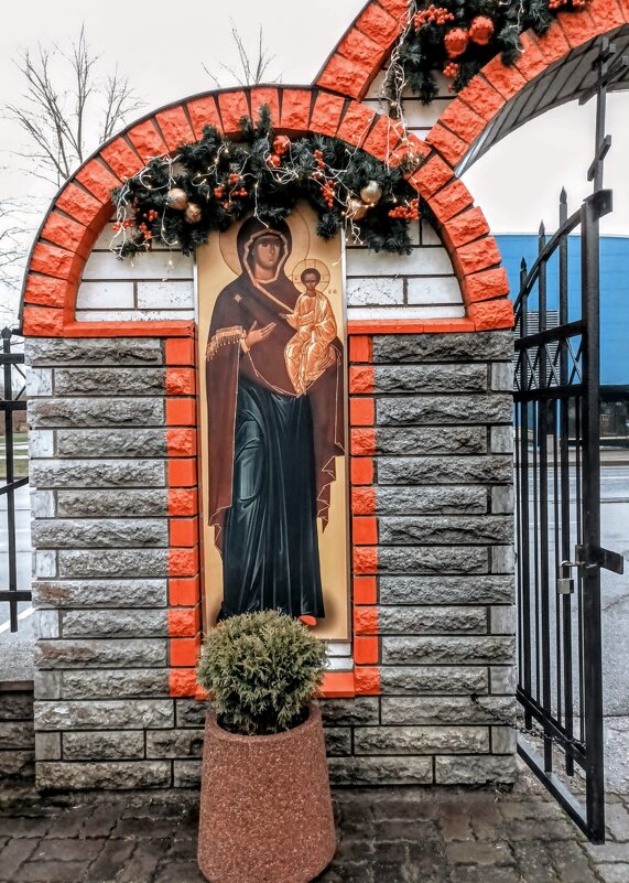 У ворот храма - Veera V