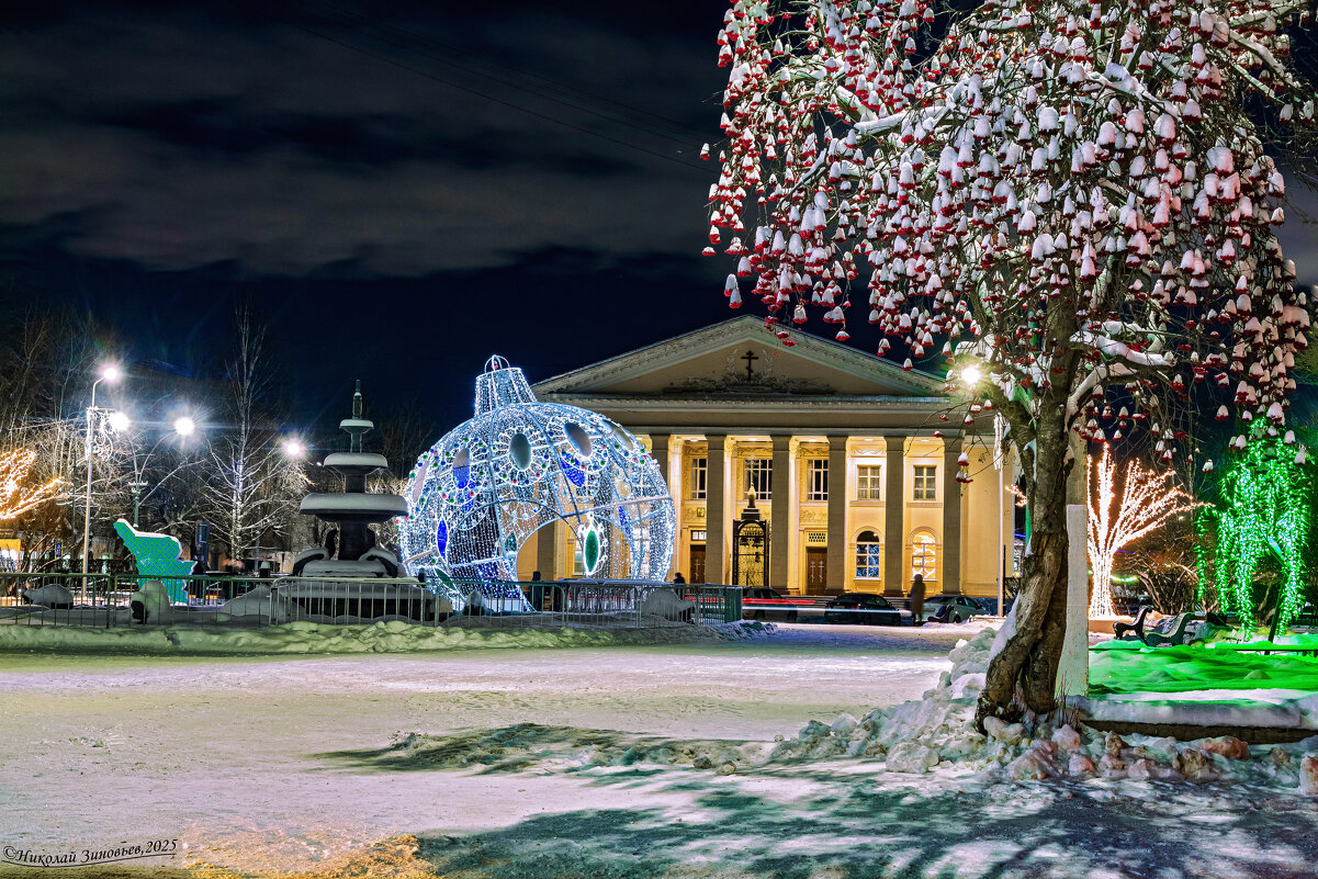 Ухта новогодняя. Октябрьская площадь. - Николай Зиновьев Ухта новогодняя. Октябрьская площадь. - Николай Зиновьев