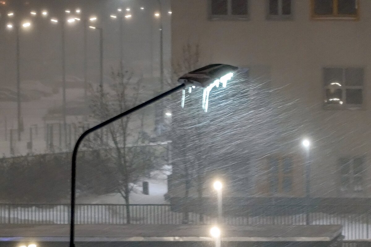 В Москве бушует циклон "Фрэнсис" - Валерий Иванович В Москве бушует циклон "Фрэнсис" - Валерий Иванович