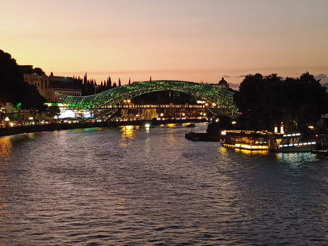 Мост дружбы. - nadegda karpova 