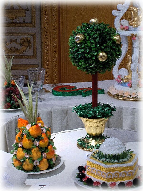 Застывшее великолепие: стол Елизаветы - Alisia La DEMA Застывшее великолепие: стол Елизаветы - Alisia La DEMA