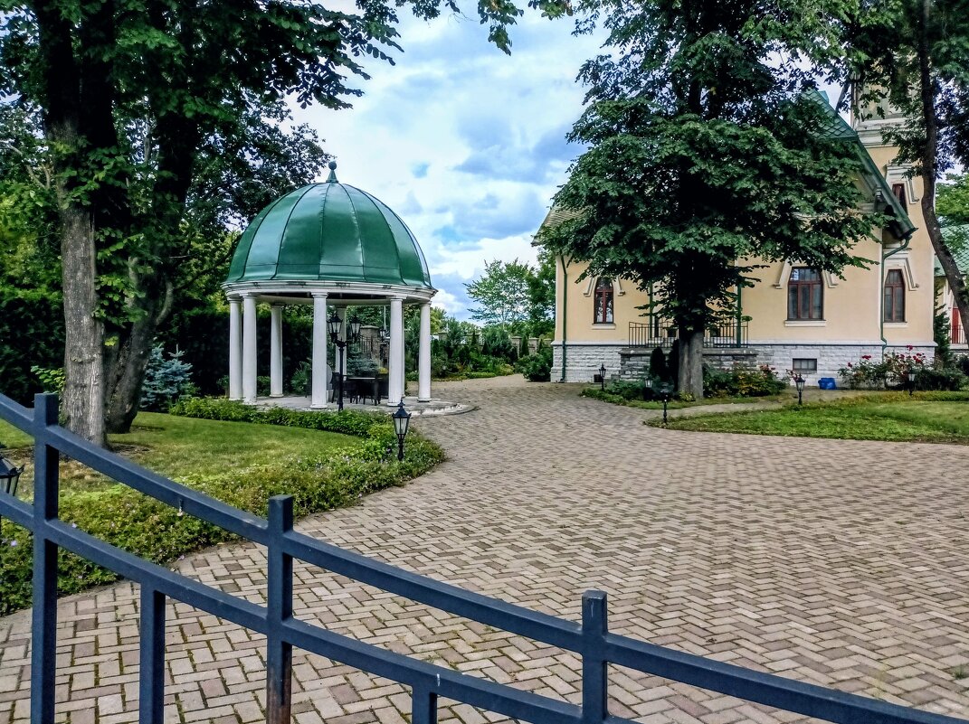 Дворик с беседкой - Veera V