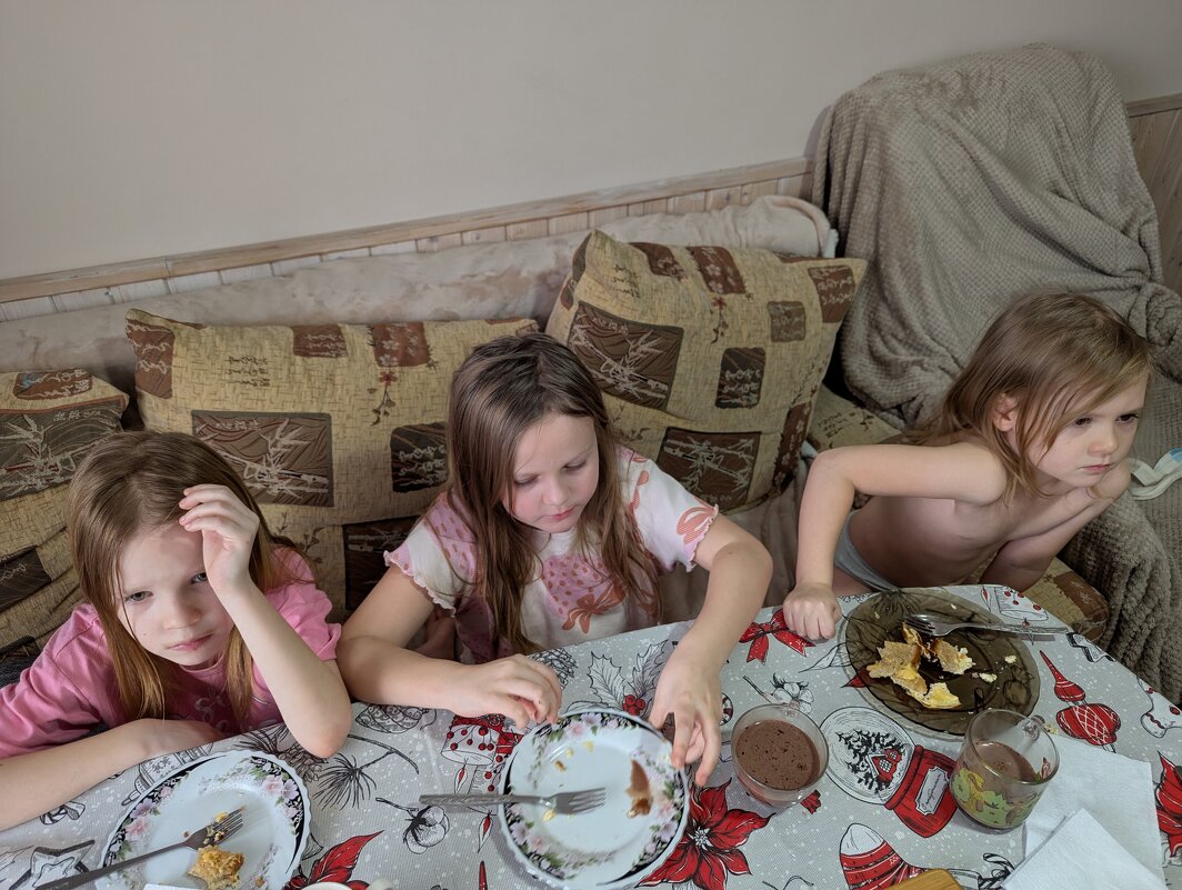Завтрак сестричек... - Андрей Хлопонин