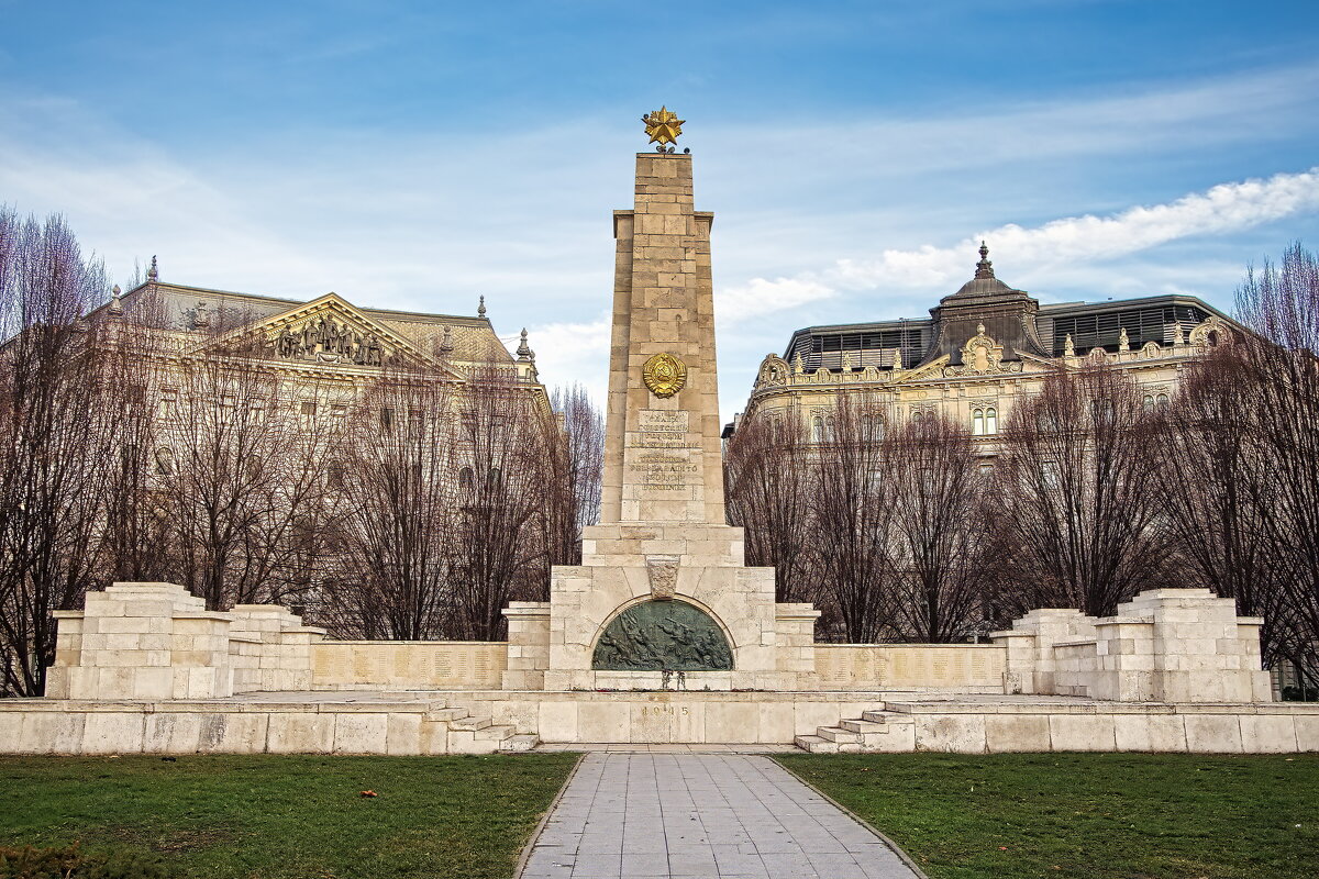 В память героям освободителям в Будапеште - Sergey Grim