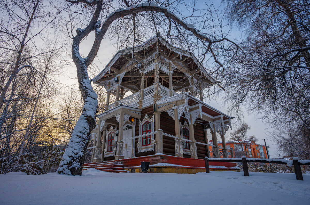 Беседка‑горка в парке усадьбы В.П. Сукачёва зимним декабрьским вечером. - Павел Крутенко Беседка‑горка в парке усадьбы В.П. Сукачёва зимним декабрьским вечером. - Павел Крутенко