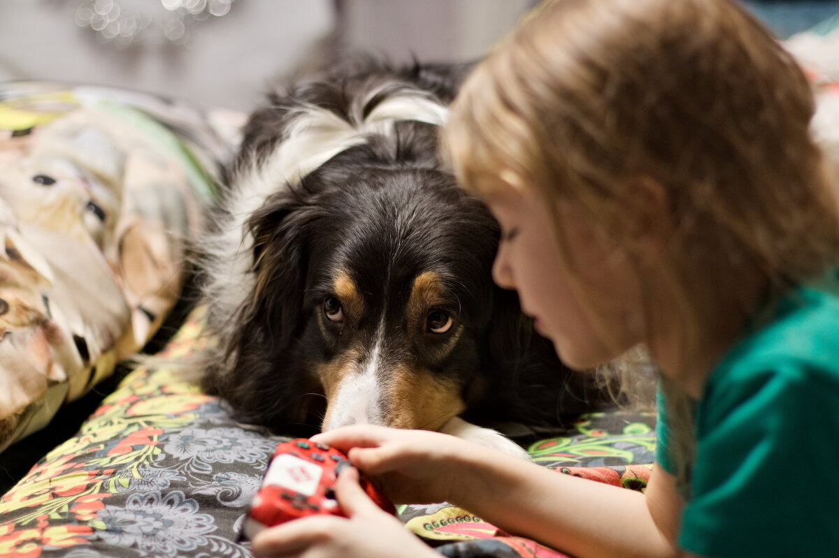 подслушивает разговоры) - Артём 